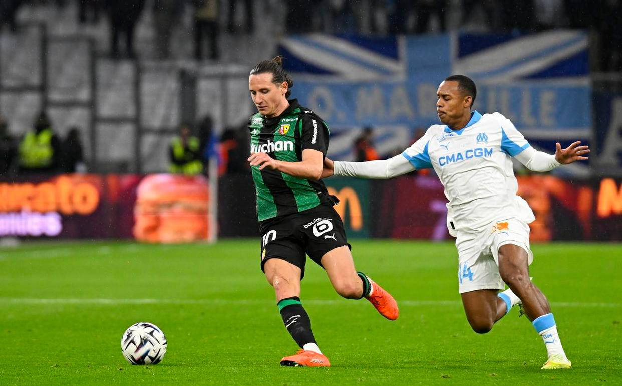 法甲最新积分榜变动：巴黎圣日耳曼重夺榜首，马赛强势提升